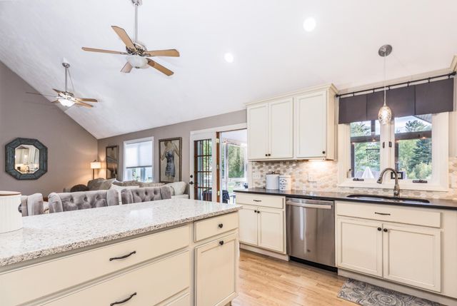 2 Barnes Drive, Stratham, NH 03885