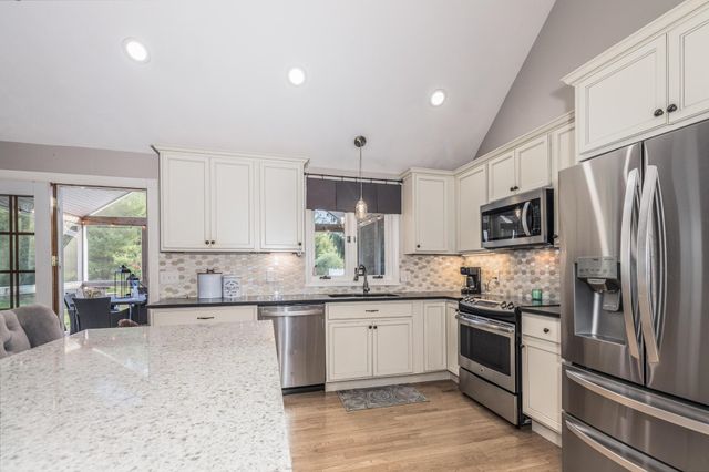 2 Barnes Drive, Stratham, NH 03885