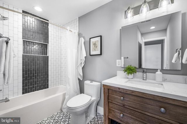 401 S CHESTER, Baltimore, MD 21231