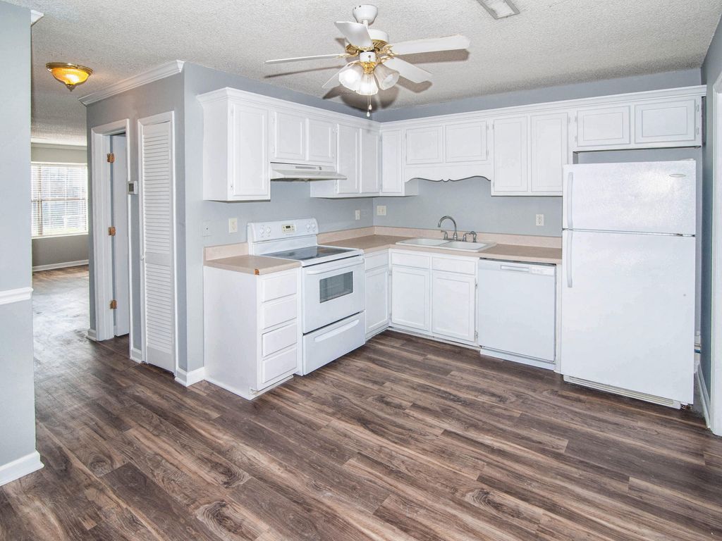 1920 Tropicana Road 10-E, North Charleston, SC 29406