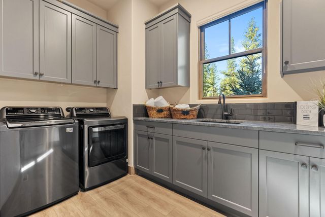 69255 Crooked Horseshoe Road, Sisters, OR 97759