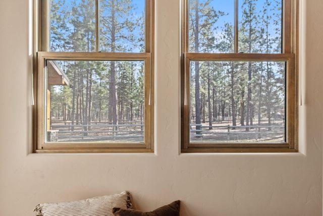 69255 Crooked Horseshoe Road, Sisters, OR 97759