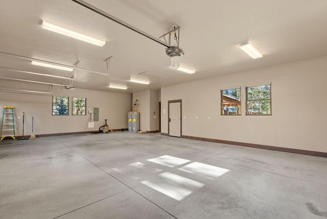 69255 Crooked Horseshoe Road, Sisters, OR 97759