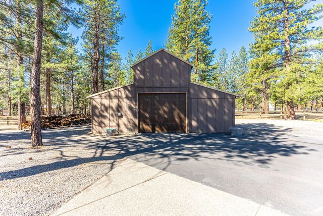 69255 Crooked Horseshoe Road, Sisters, OR 97759