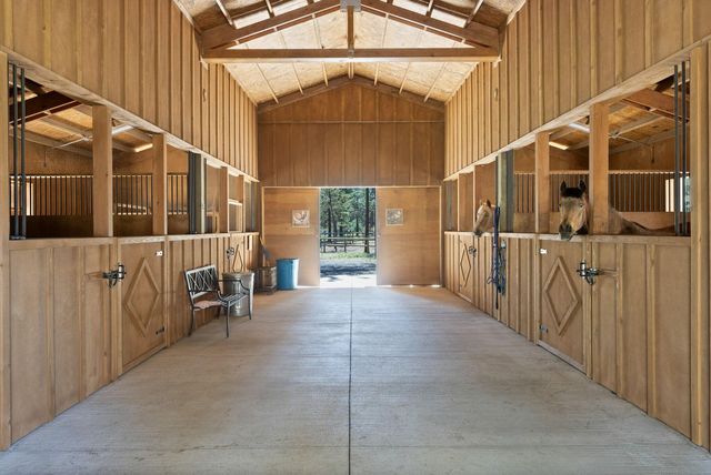 69255 Crooked Horseshoe Road, Sisters, OR 97759