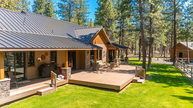 69255 Crooked Horseshoe Road, Sisters, OR 97759