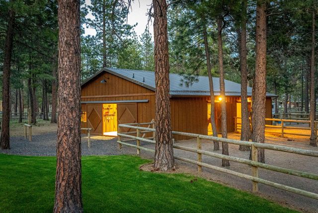 69255 Crooked Horseshoe Road, Sisters, OR 97759