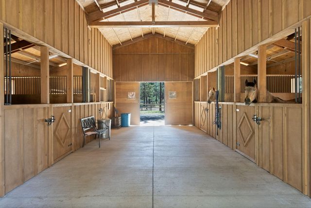 69255 Crooked Horseshoe Road, Sisters, OR 97759