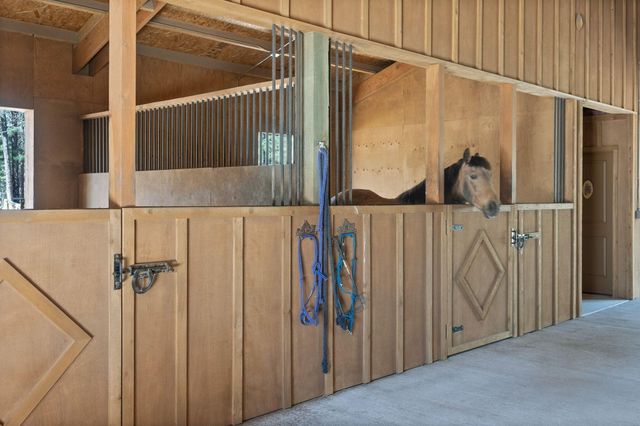 69255 Crooked Horseshoe Road, Sisters, OR 97759