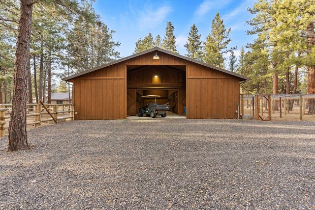 69255 Crooked Horseshoe Road, Sisters, OR 97759