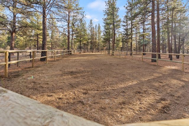 69255 Crooked Horseshoe Road, Sisters, OR 97759