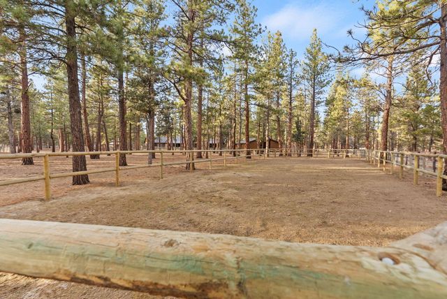 69255 Crooked Horseshoe Road, Sisters, OR 97759