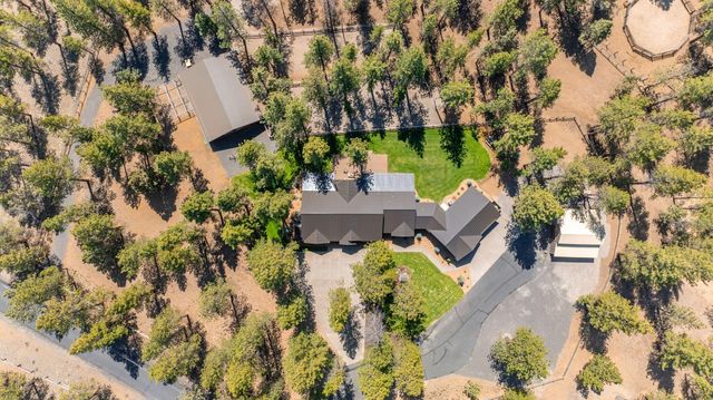 69255 Crooked Horseshoe Road, Sisters, OR 97759