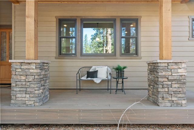 69255 Crooked Horseshoe Road, Sisters, OR 97759