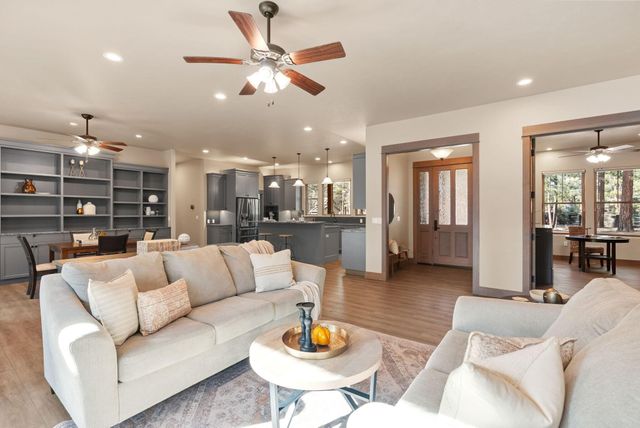 69255 Crooked Horseshoe Road, Sisters, OR 97759