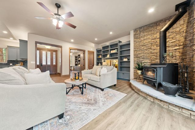 69255 Crooked Horseshoe Road, Sisters, OR 97759