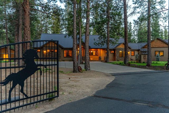 69255 Crooked Horseshoe Road, Sisters, OR 97759