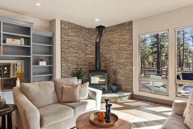 69255 Crooked Horseshoe Road, Sisters, OR 97759