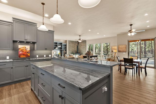 69255 Crooked Horseshoe Road, Sisters, OR 97759