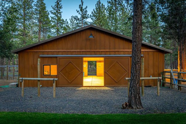 69255 Crooked Horseshoe Road, Sisters, OR 97759