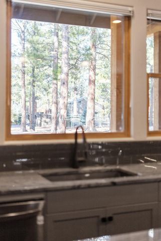 69255 Crooked Horseshoe Road, Sisters, OR 97759