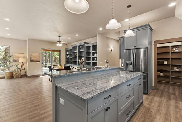 69255 Crooked Horseshoe Road, Sisters, OR 97759