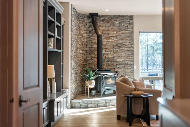 69255 Crooked Horseshoe Road, Sisters, OR 97759