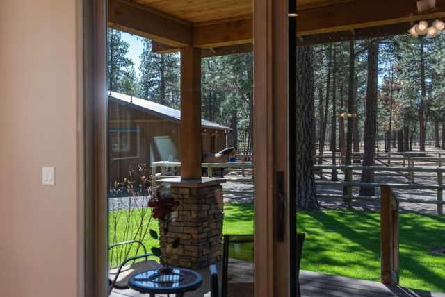 69255 Crooked Horseshoe Road, Sisters, OR 97759