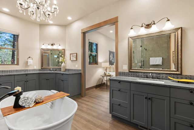 69255 Crooked Horseshoe Road, Sisters, OR 97759