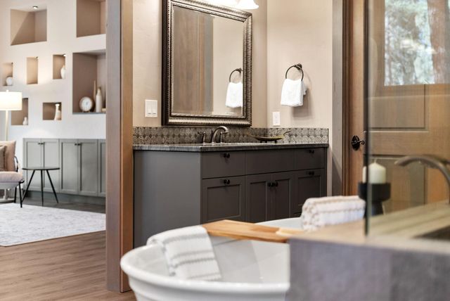 69255 Crooked Horseshoe Road, Sisters, OR 97759