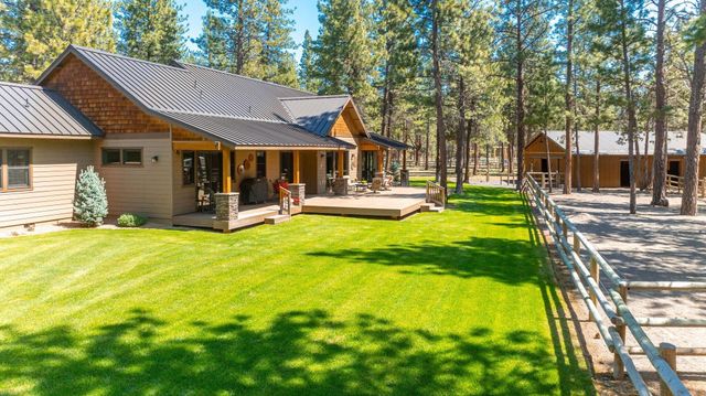 69255 Crooked Horseshoe Road, Sisters, OR 97759