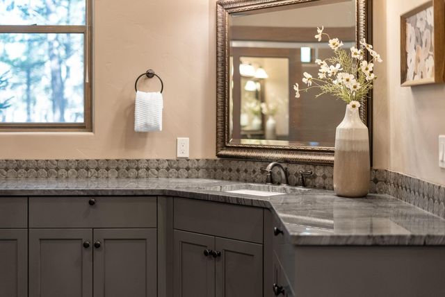 69255 Crooked Horseshoe Road, Sisters, OR 97759