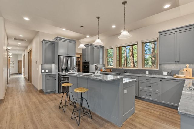 69255 Crooked Horseshoe Road, Sisters, OR 97759