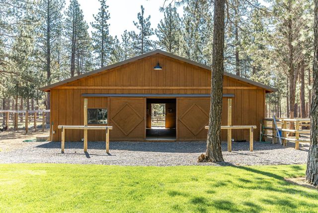 69255 Crooked Horseshoe Road, Sisters, OR 97759