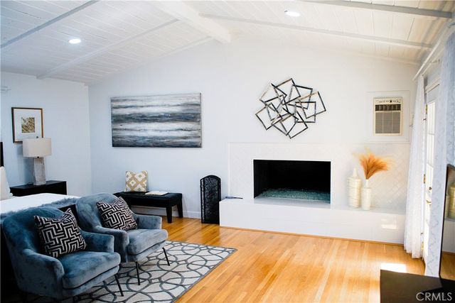 2019 Valencia, Santa Ana, CA 92706