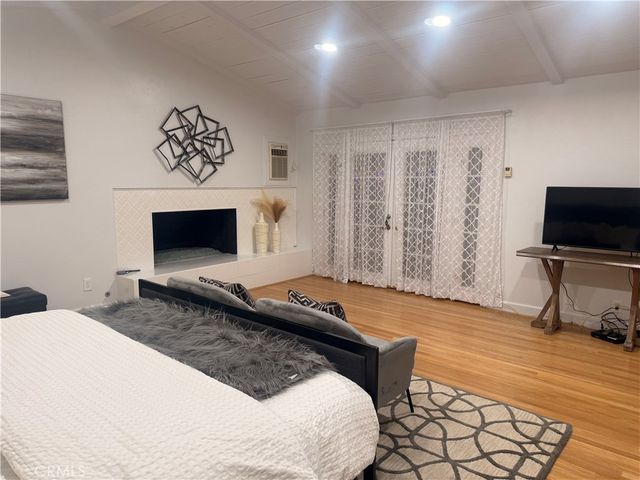 2019 Valencia, Santa Ana, CA 92706