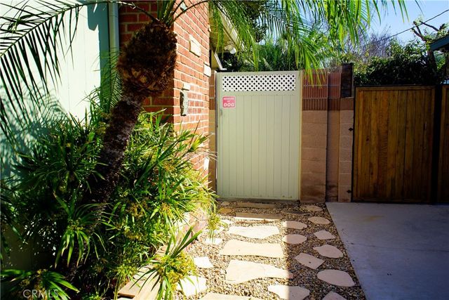 2019 Valencia, Santa Ana, CA 92706