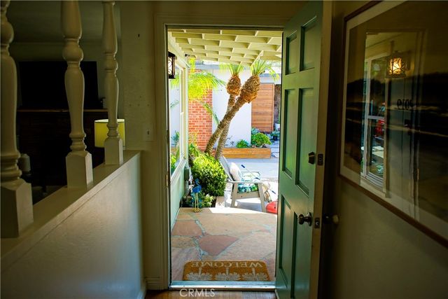 2019 Valencia, Santa Ana, CA 92706