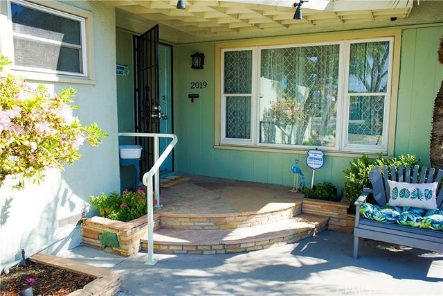 2019 Valencia, Santa Ana, CA 92706