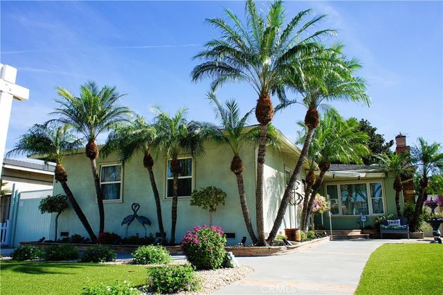 2019 Valencia, Santa Ana, CA 92706