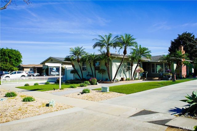 2019 Valencia, Santa Ana, CA 92706