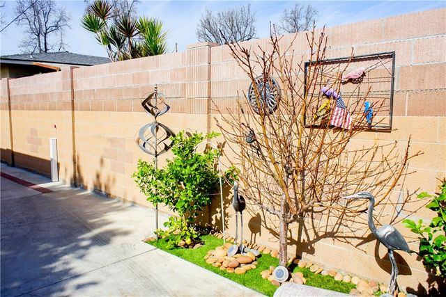 2019 Valencia, Santa Ana, CA 92706