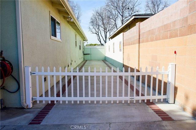 2019 Valencia, Santa Ana, CA 92706