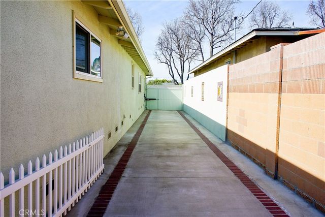 2019 Valencia, Santa Ana, CA 92706