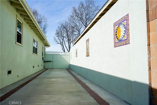 2019 Valencia, Santa Ana, CA 92706