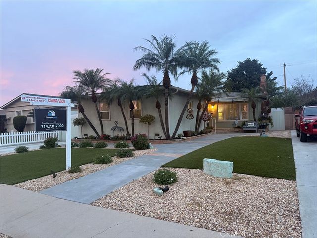 2019 Valencia, Santa Ana, CA 92706