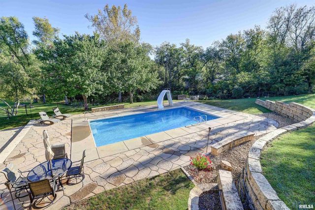 539 34th Avenue N, Clinton, IA 52732