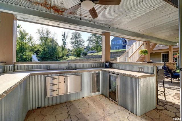 539 34th Avenue N, Clinton, IA 52732