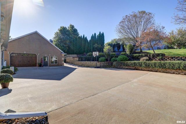 539 34th Avenue N, Clinton, IA 52732