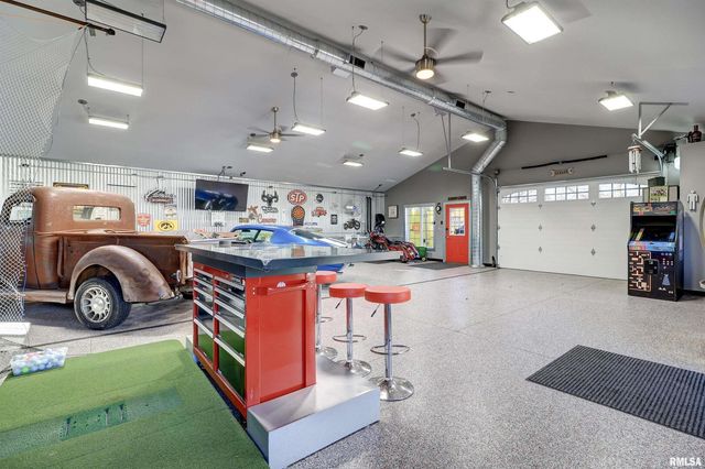 539 34th Avenue N, Clinton, IA 52732